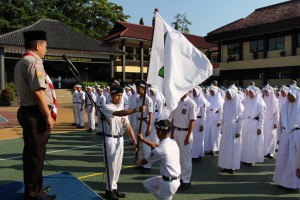 Penyerahan mandat tugas kepengurusan KKR Angkatan II ke Angkatan III
